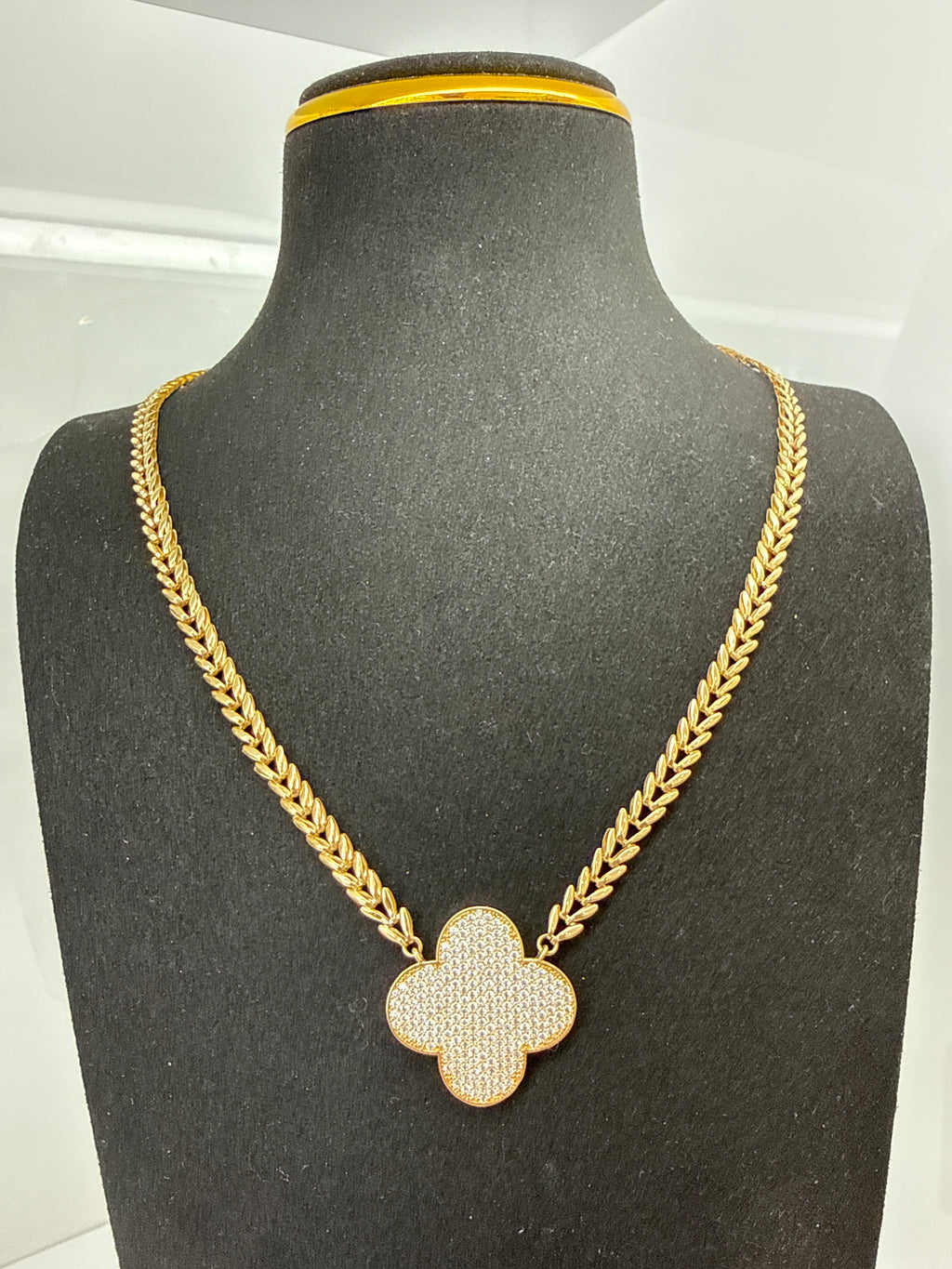 Floral Pendant 10K Gold Chain