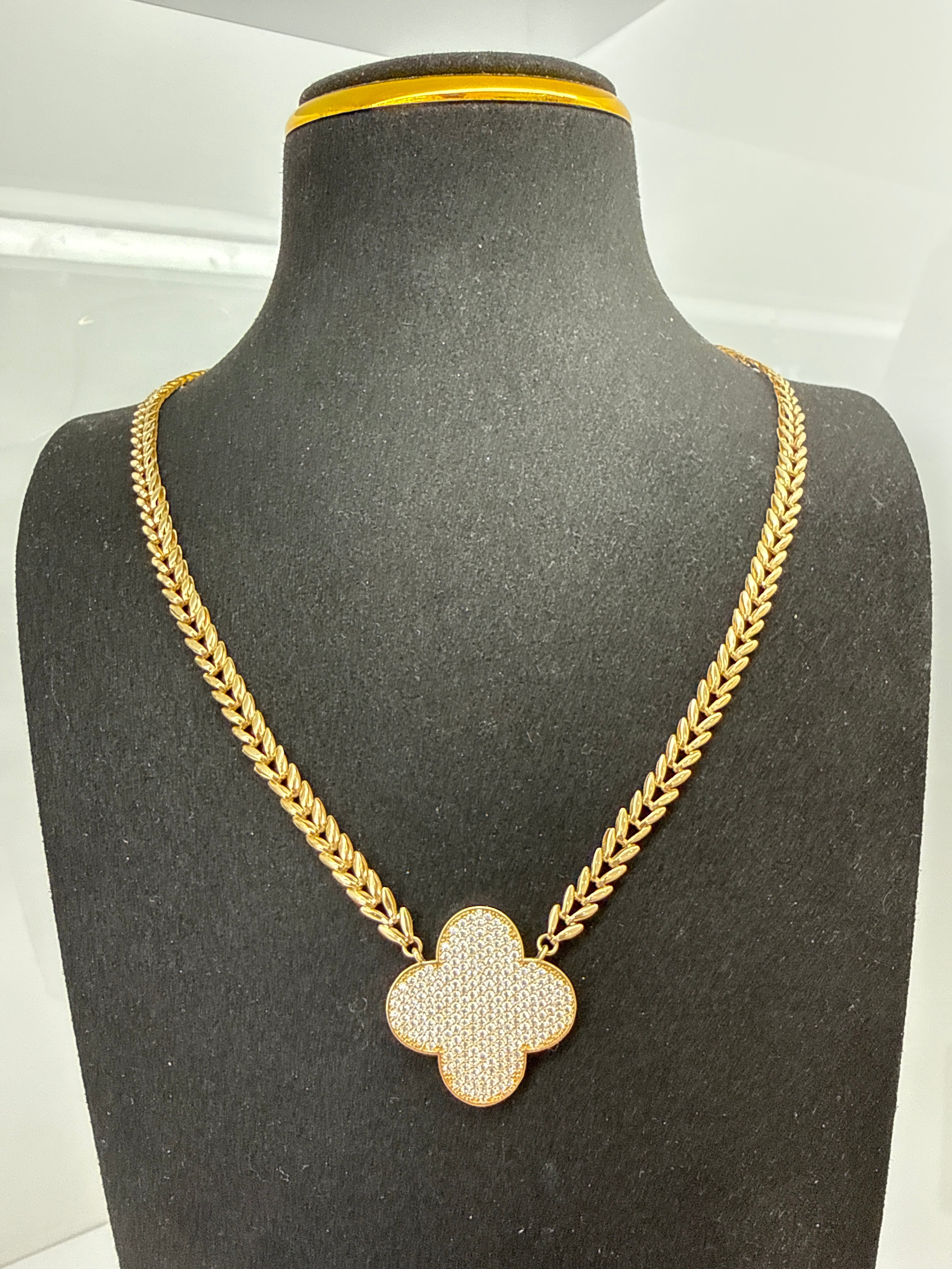 Floral Pendant 10K Gold Chain