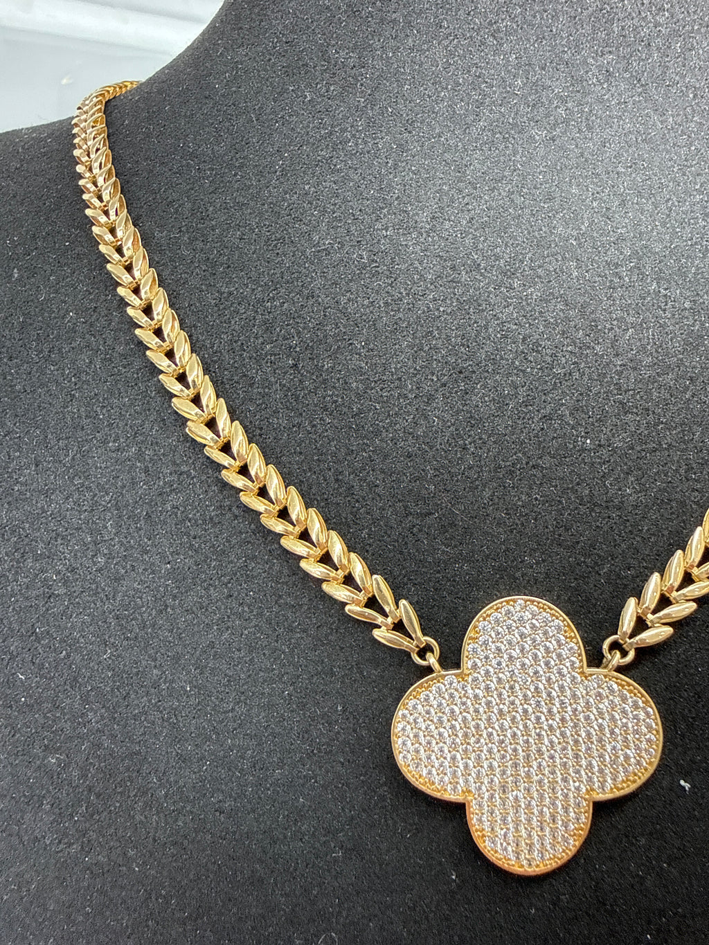 Floral Pendant 10K Gold Chain