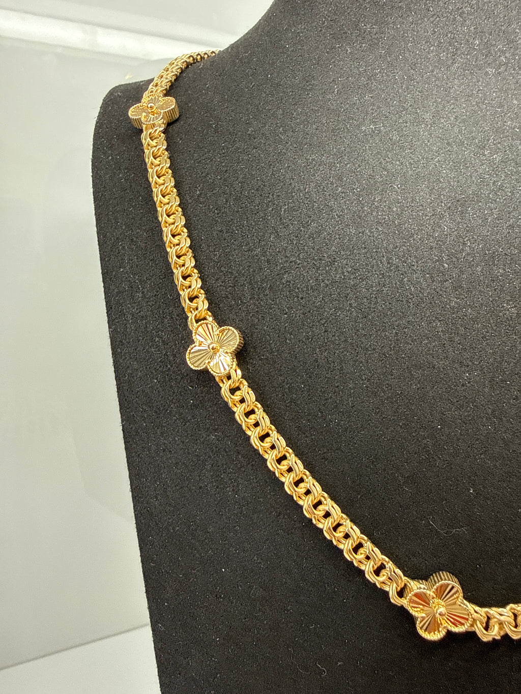 Floral Fashion 10K Gold Chain